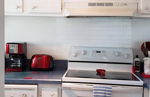 St. Augustine Beach House | 6 Min. WALK TO THE BEACH! POOL & TENNIS INCL.-CLEAN 2BR, 2.5BA 5-star Reviews!