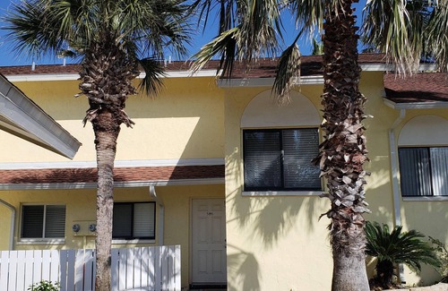 St. Augustine Beach House | 6 Min. WALK TO THE BEACH! POOL & TENNIS INCL.-CLEAN 2BR, 2.5BA 5-star Reviews!