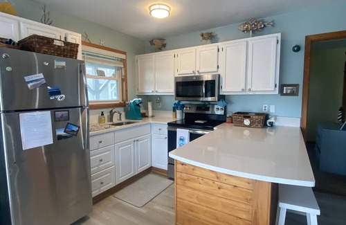 Salvo House | 6 min walk to the beach, Welcome Back is a cozy, pet friendly oceanside cottage!