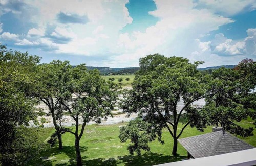 Wimberley House | 6 Oaks on the Blanco – A River Retreat Like No Other