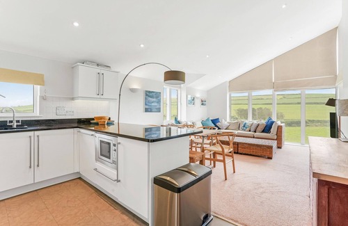 Burgh Island Cottage | 6 OCEAN'S EDGE, family friendly, with pool in Thurlestone