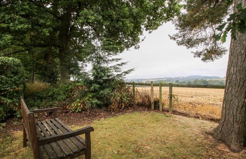 Much Wenlock Cottage | 6 OLD ORCHARD, pet friendly, with a garden in Much Wenlock