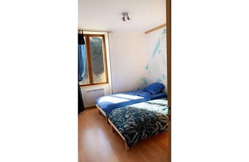 Ouest Rhodanien Apartment | 6-person accommodation in a stone building dating from 1870