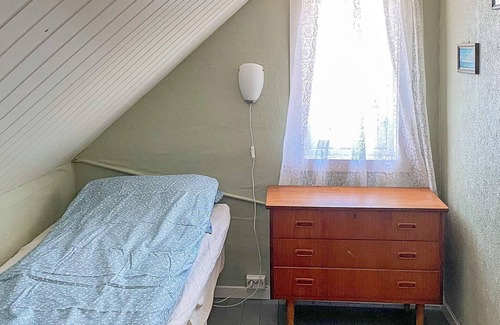 Gulen Municipality House | 6 person holiday home in byrknesøy