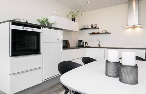 Blokhus Apartment | 6 person holiday home on a holiday park in Blokhus