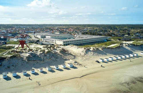Blokhus Apartment | 6 person holiday home on a holiday park in Blokhus