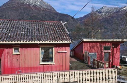 Halsa Municipality House | 6 person holiday home in Halsanaustan