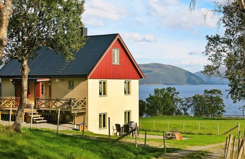 Gisløy House | 6 person holiday home in ALSVÅG-By Traum