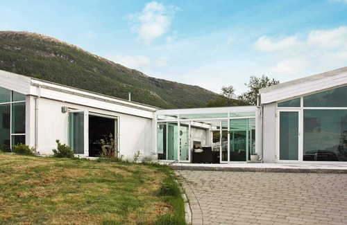 Inndyr House | 6 person holiday home in Inndyr