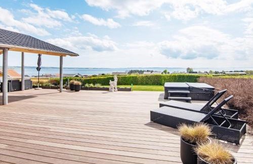 Ronde House | 6 person holiday home in R nde