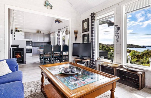 Gulen Municipality House | 6 person holiday home in Ånneland-By Traum