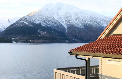 Leikanger House | 6 person holiday home in Leikanger