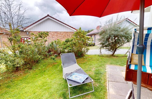 Pelzerhaken House | 6-person vacation home close to the beach with garden, beach chair, terrace, dog and garden.