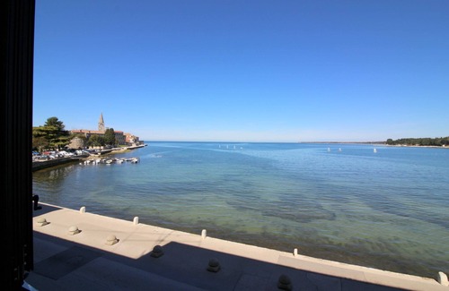 City Center Apartment | 6 persons, sea view, directly by the sea, old town