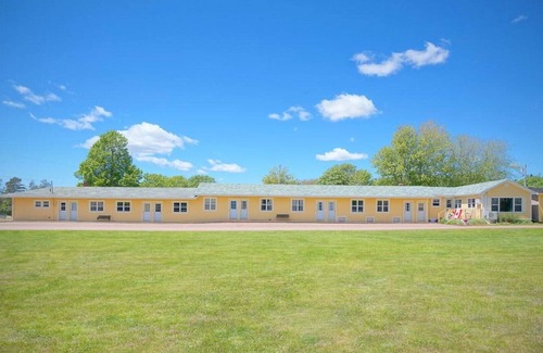 Summerside Apartment | (6) Private Double Suite at Green Acres Summerside