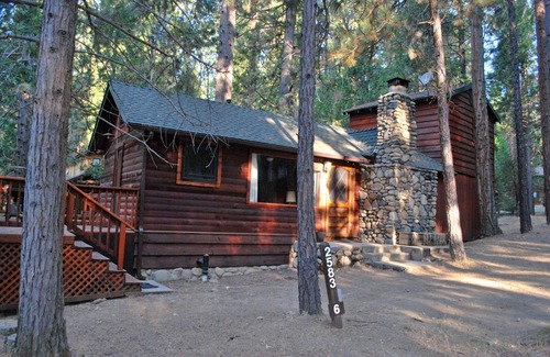 North Wawona Cabin | (6) Squirrel's Nest at The Redwoods In Yosemite