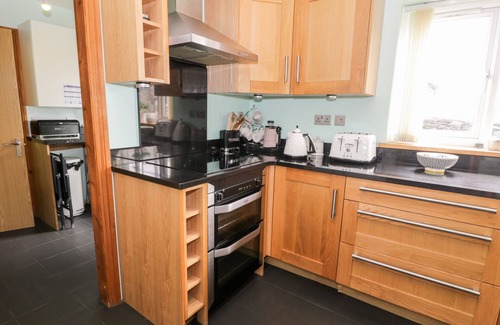 Manod Cottage | 6 STAD YR YSGOL, pet friendly, luxury holiday cottage in Manod