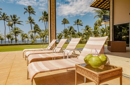 Canto do Mar House | 6 to 8 SUITES TV- AIR -WIFI-SAUNA -HIDROMASSAGE-NETFLIX - STAFF INCLUDED