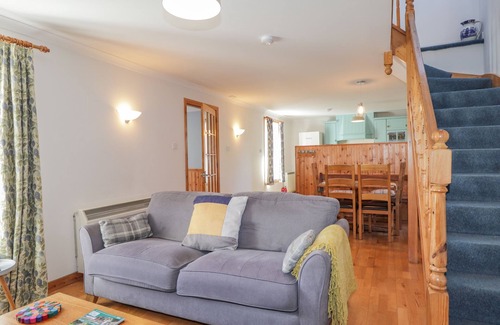 Bornesketaig Cottage | 6 TOTESCORE, with open fire in Uig