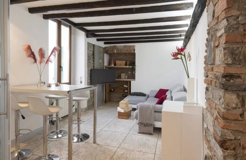 Como City Centre Apartment | 60 m² Apartment ∙ 1 bedroom ∙ 2 guests