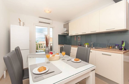 Supetar Apartment | 60 m² Apartment ∙ 2 bedrooms ∙ 4 guests