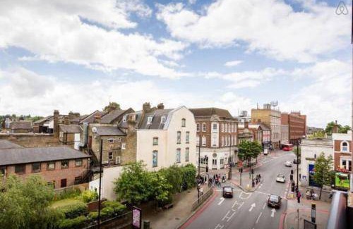 Sutton Central Apartment | 60 m² Apartment ∙ 2 bedrooms ∙ 4 guests