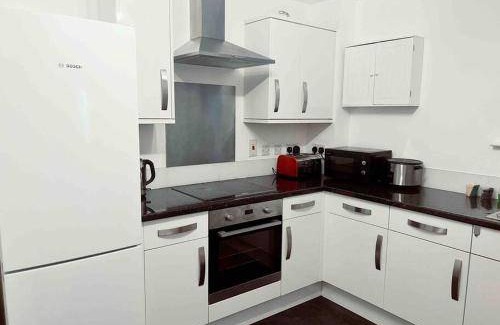 Sutton Central Apartment | 60 m² Apartment ∙ 2 bedrooms ∙ 4 guests