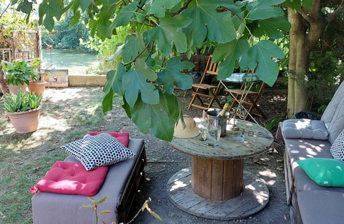 Montgeron Ski Chalet | 60 m2 duplex chalet +parking +barbecue on the banks of a river