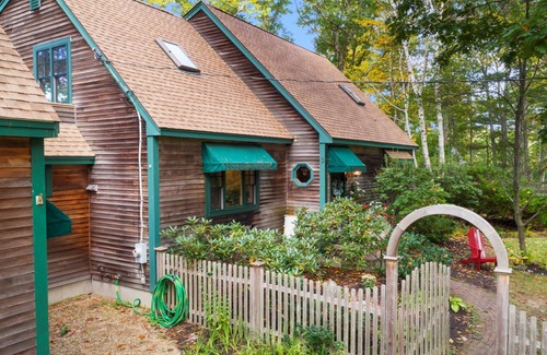 Kittery Point House | 600' of Waterfront Chauncey Creek House, fenced yard, office, walk to the beach