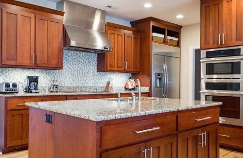Bracey House | 6000sf Luxury Home on Main Lake Cove – minutes off I-85