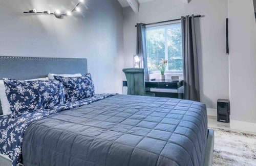 Menlo Park Apartment | 601 House 1 Room 2 Small · Stylish 1BR Suite in Menlo Park