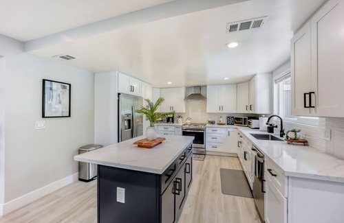 The Willows House | 601-Lavish Home w/AC & Patio near Meta & Stanford