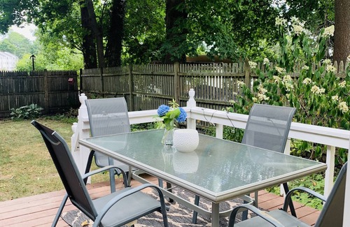 Portsmouth House | 603 Sunny Charmer|Walk to town|5 beds|1.5 bath (dog considered)