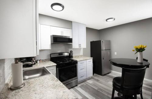 St. Charles Historic District Apartment | 604 1 Two Bedroom One Bath with King near Main Street