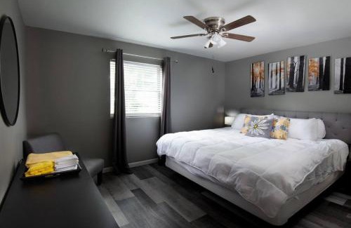 St. Charles Historic District Apartment | 604 1 Two Bedroom One Bath with King near Main Street