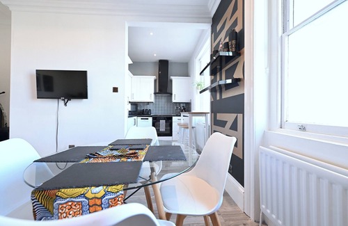 New Cross Apartment | 60C Lewisham Way SE14 6NY London Umodzi House