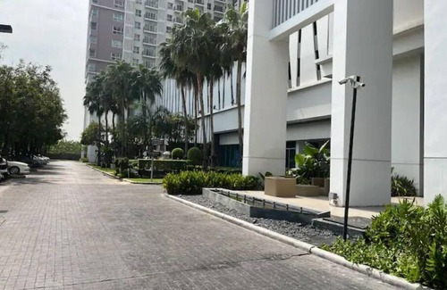 Bang Khae Condo | 60m MRT, 1BR Condo with Inf. Pool, Balcony & Gym