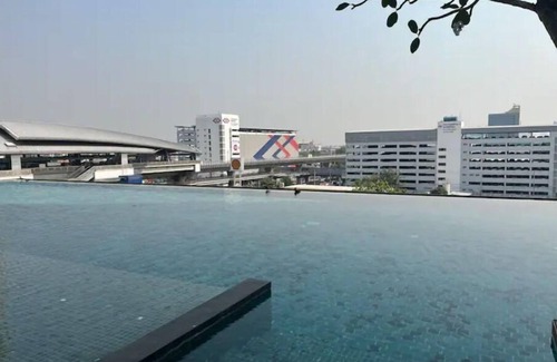 Bang Khae Condo | 60m MRT, 1BR Condo with Inf. Pool, Balcony & Gym