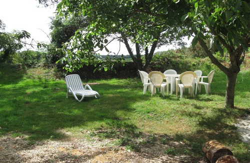 Arradon Apartment | 60m2 apartment, terrace, garden ground floor of a renovated farmhouse, internet