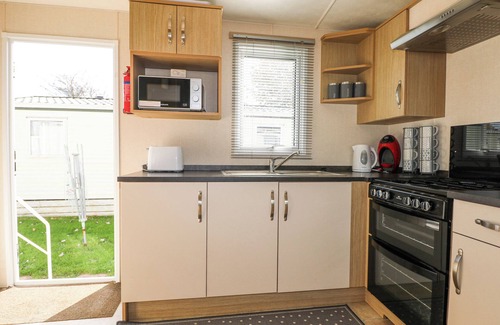 Bognor Regis Cottage | 610 CARAVAN, pet friendly, with pool in Bognor Regis