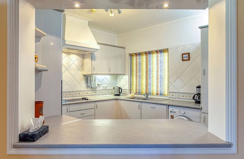 Estombar Apartment | 61B Apartment in the Heart of Gramacho Gof Complexo