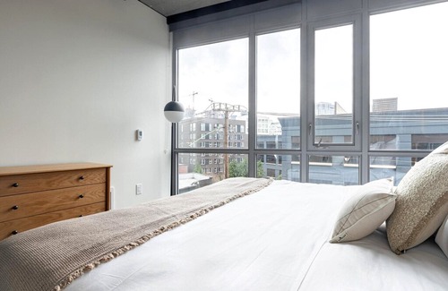 Cascade Apartment | 624 Yale Ave N in Seattle