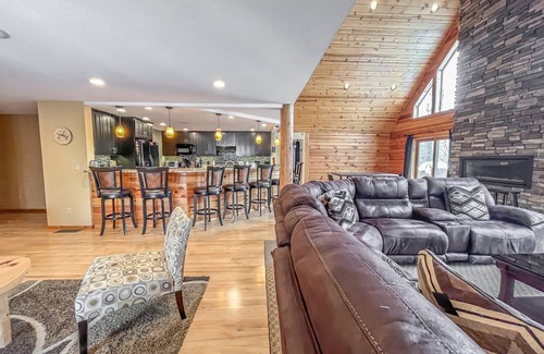 Mountainside House | 632 m² House ∙ 5 bedrooms ∙ 14 guests