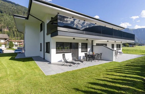 Ramsau im Zillertal Apartment | 65 m² Apartment ∙ 1 bedroom ∙ 5 guests