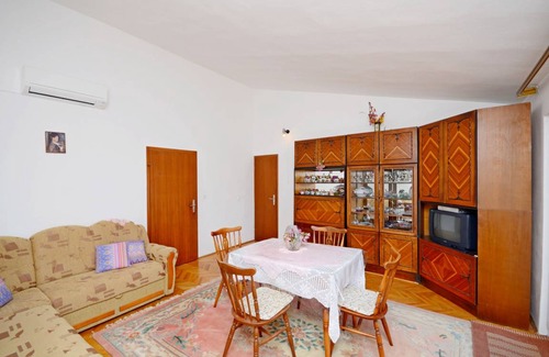 Drvenik Apartment | 65 m² Apartment ∙ 2 bedrooms ∙ 5 guests