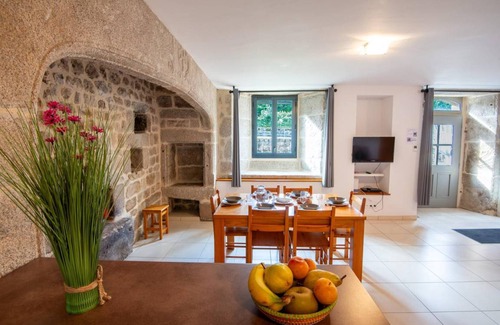 Albaret-le-Comtal House | 65 m² Gîte ∙ 2 bedrooms ∙ 6 guests