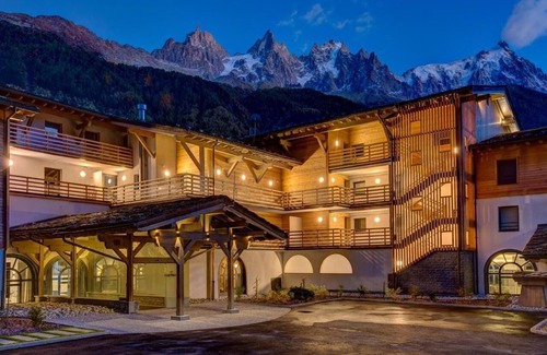 Chamonix-Mont-Blanc Apartment | 65m2 apartment, sleeps 6/7, lake and Mont Blanc view in * spa residence
