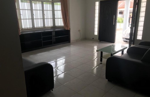 Teluk Intan House | 66 Semi-D Homestay