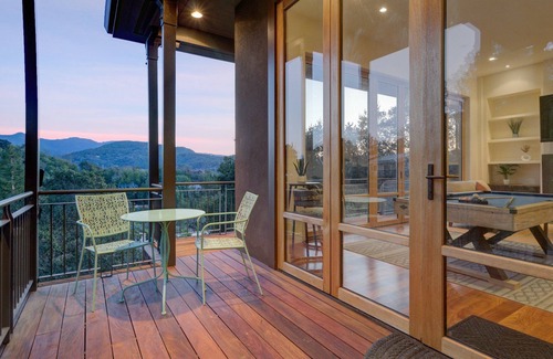 San Anselmo House | 6BD/3.5BA Hilltop Haven -> Hot Tub+Billiards+Views!