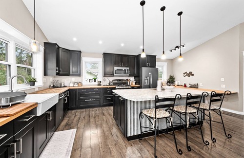 Hermantown House | 6bd 3ba large gathering home, close to YMCA and 5 miles to Downtown Duluth
